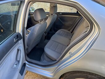 Volkswagen Jetta 2.0 TDI 103 kW – 2006 – strieborná - 4