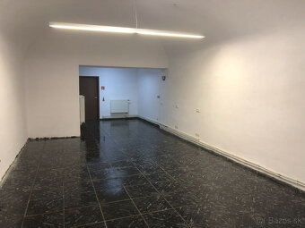 Atraktívne obchodné priestory na námestí Spišská Nová Ves - 4
