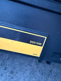kladivo DeWalt D25134K - 4