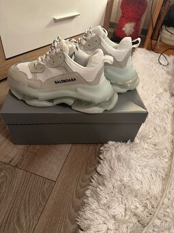 Balenciaga - 4