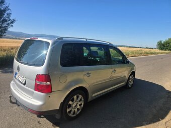 Volkswagen Touran - 4