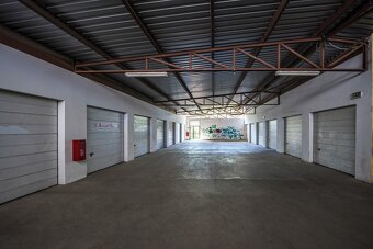 Garáž v grážovom dome Trávniky - 4