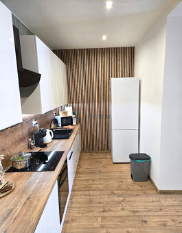 Prenájom Pre Náročných: Luxusný 3-izbový Byt s Balkónom v Sr - 4