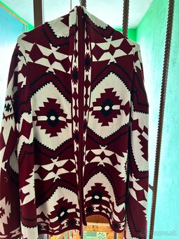 Predám nádherný červený kardigán s originálnym vzorom - 4