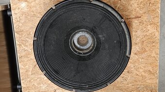 Spálený RCF LF18G401 - 4