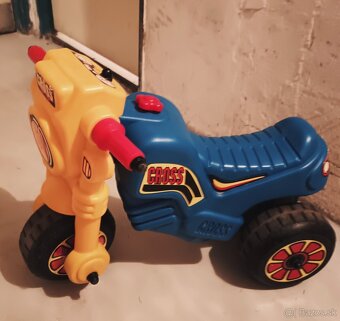 Motorky, kosačka a autíčko - 4