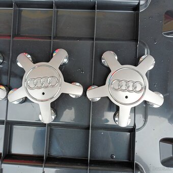 Predám stredové krytky AUDI 4F0601165N - 4