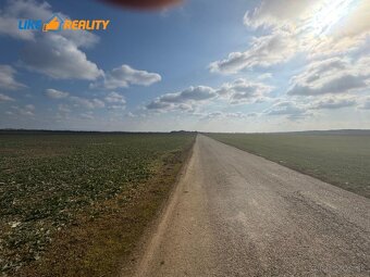 EXKLUZÍVNE:PREDAJ POĽNOHOSPODÁRSKEJ PÔDY MEDZI OBCAMI MEDVEC - 4