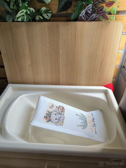 Skrinka s prebaľovacím pultom a vaničkou - 4