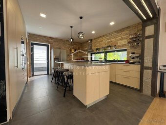 REZERVOVANÉ - Originálny rodinný dom na Leteckom poli,  Komá - 4