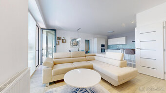 Na predaj: výnimočný 2-izbový byt s loggiou a nadštandardnou - 4