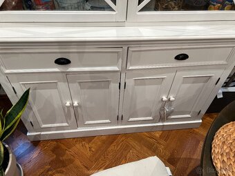 Skrine a vitríny - 4