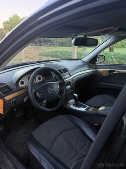 Mercedes Benz E320 - 4