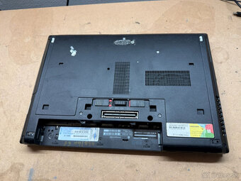 Predám pokazený notebook na náhradné diely zn. HP 8460p. - 4