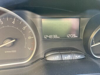 Peugeot 2008 1,2 PureTech STYLE - 4