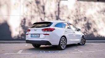 Hyundai i30 CW 1.6 CRDi Classic DTC - 4