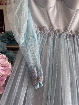 Bledomodré romantické šaty 36/S - 4
