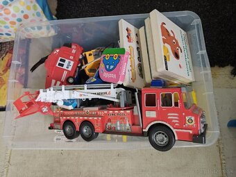 Hračky a knižky - 4