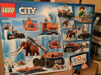 LEGO 60195 City Arctic Mobile Exploration Base - 4