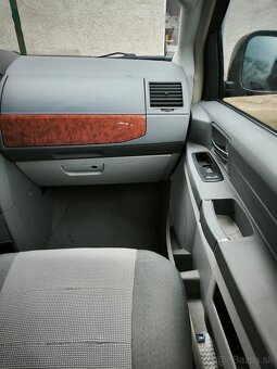 Chrysler Voyager 7 Miestne 2009/ - 4