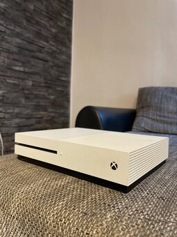 Xbox One S - 4