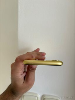 💛 Žltý iPhone 11 64GB – spoľahlivý a pripravený na použitie - 4
