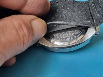 Veľké náramkové hodinky. - 4