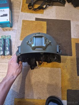 Airsoft vesta a helma - 4