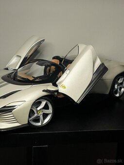 Bburago Ferrari SP3 Daytona 1:18 - 4