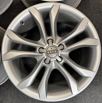 5x112 R18 Original Audi ET 52 strieborne. - 4