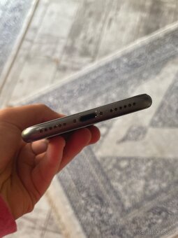 Predám iPhone 8 - 4