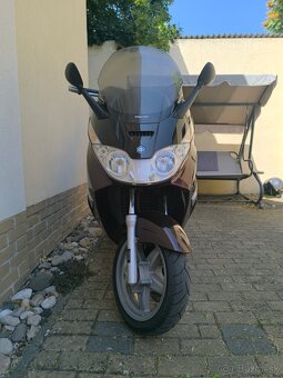 Piaggio x8 200 - 4