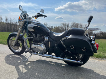 Triumph Bonneville America - 4