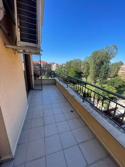 Penthouse s priestrannou terasou s vírivkou a panoramatickým - 4