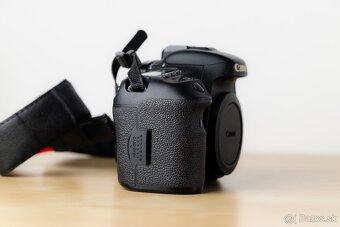 Canon EOS 7D Mark II + Grip - 4