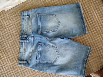 Kraťasy s padnutým pudlom - 4