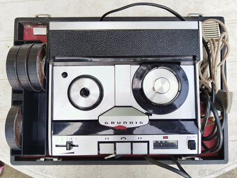 starý kufríkový diktafón - 4