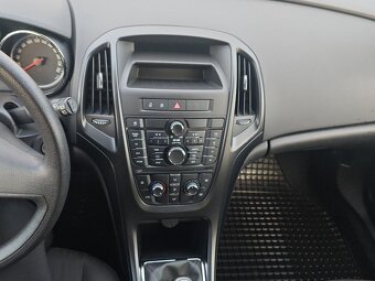 Opel Astra 1.4 R.V.2011 138 000 km 74 kW - 4