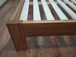 Luxusná dubová posteľ Natural +2 masívne stolíky zdarma - 4