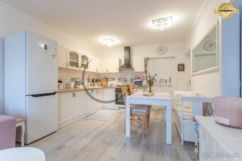 NA PREDAJ pekný, štýlový 3-izbový rodinný dom v Lábe - 4