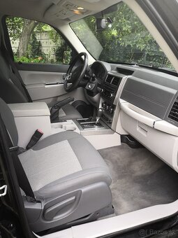 Predám JEEP CHEROKEE - 4