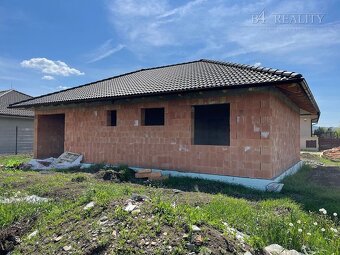 Rozostavaný 4i bungalov, pozemok 443 m2 / Veľké Bierovce - 4