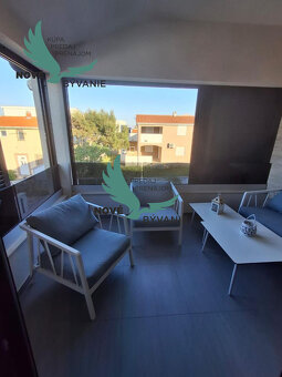 Exkluzívne zariadená novostavba domu s výhľadom na more v Ch - 4