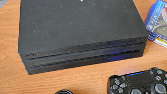 Sony Playstation 4 Pro 1TB + joypad a hry - 4