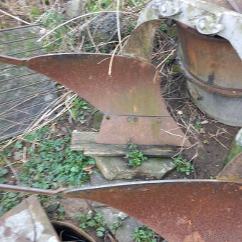 Trojradličný pluh za traktor - 4