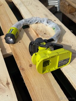 AKU flexibilná upínacia lampa Ryobi - 4
