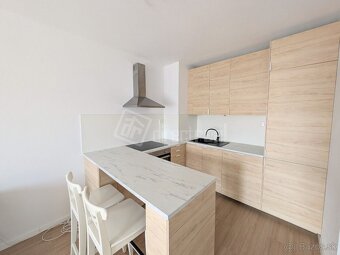 Na prenájom moderný, kompletne zariadený 2-izbový byt… - 4