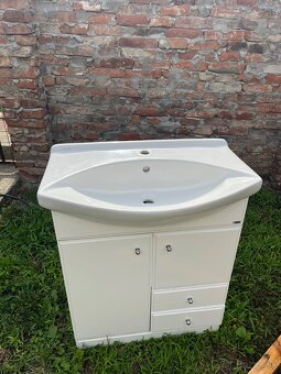 Na predaj WC, umývadlo so skrinkou a vaňa - 4