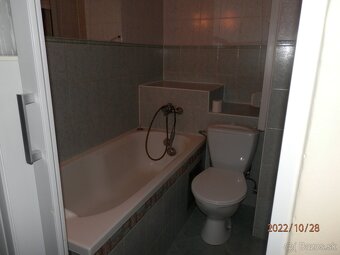 Prenajmem ihneď nezariadený velký 1.-izbový byt v Komárne - 4