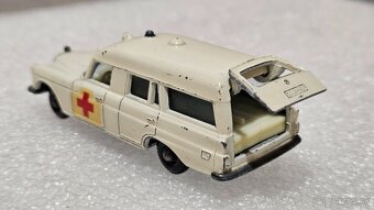 Matchbox Lesney Mercedes - Benz Ambulance - 4